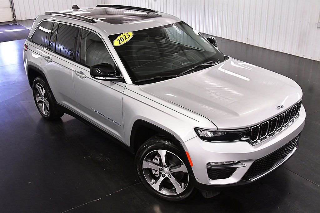 Used 2023 Jeep Grand Cherokee 4WD 4xe w/ Luxury Tech Group II image 12