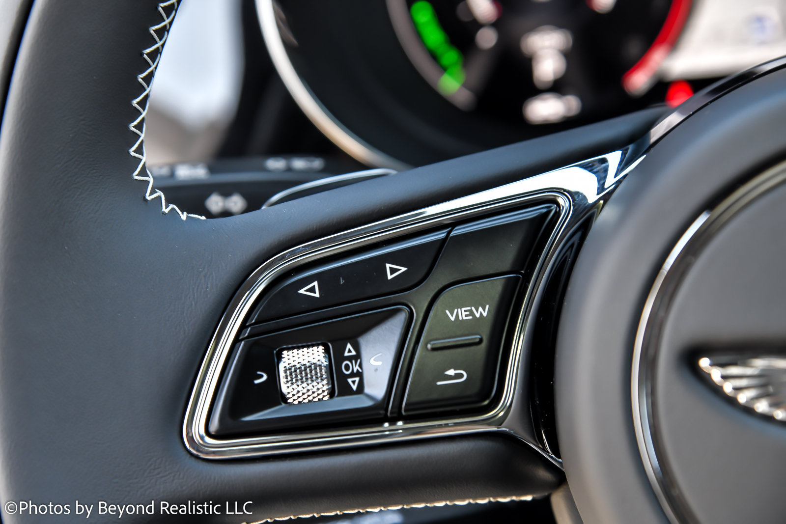 Certified 2023 Bentley Bentayga Plug-In Hybrid AWD/4WD image 36