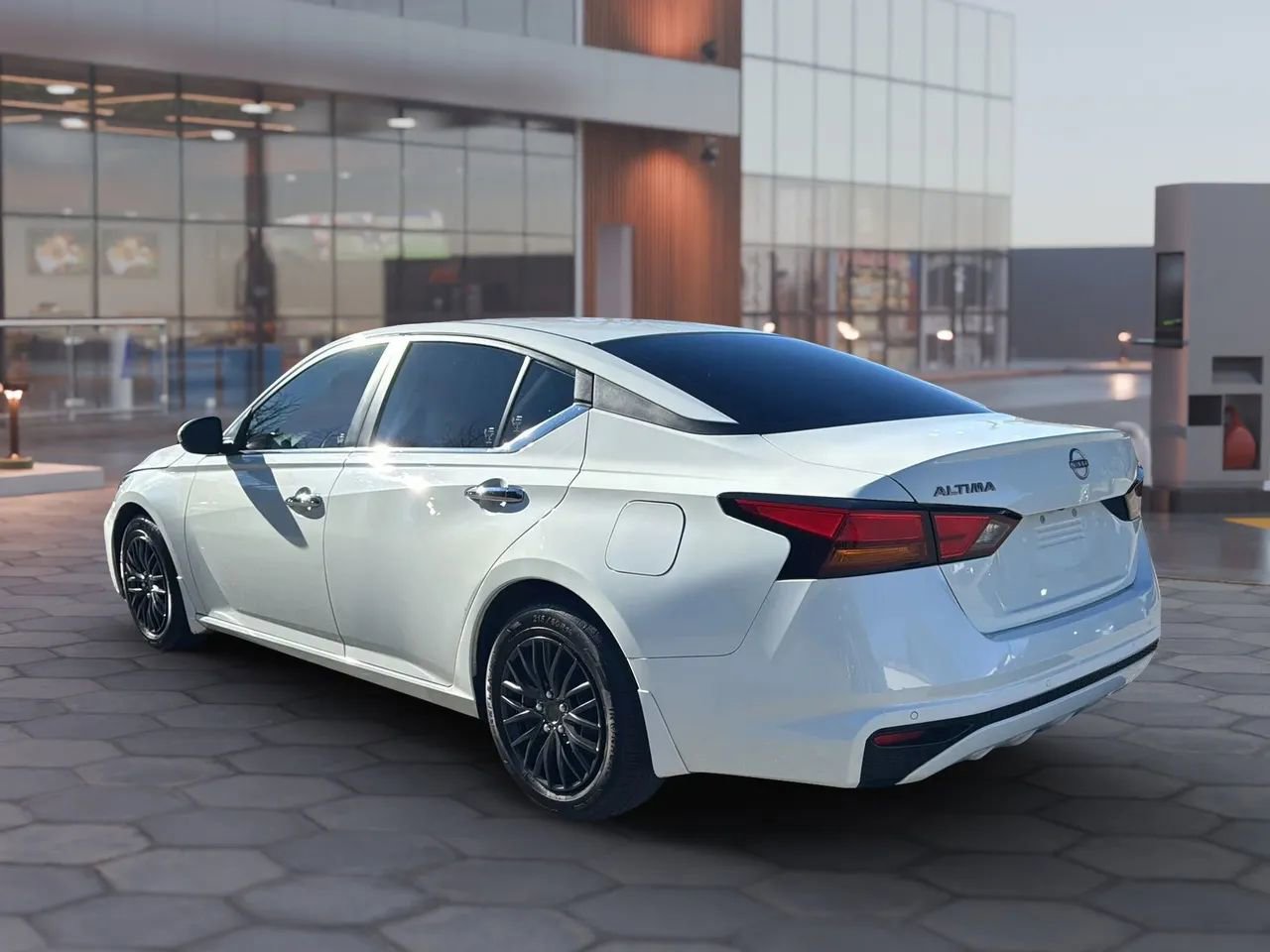 Used 2023 Nissan Altima 2.5 S image 5