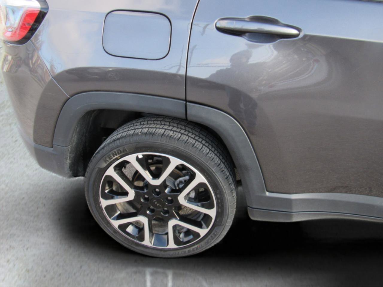 Used 2021 Jeep Compass Limited w/ Sun and Sound Group image 4