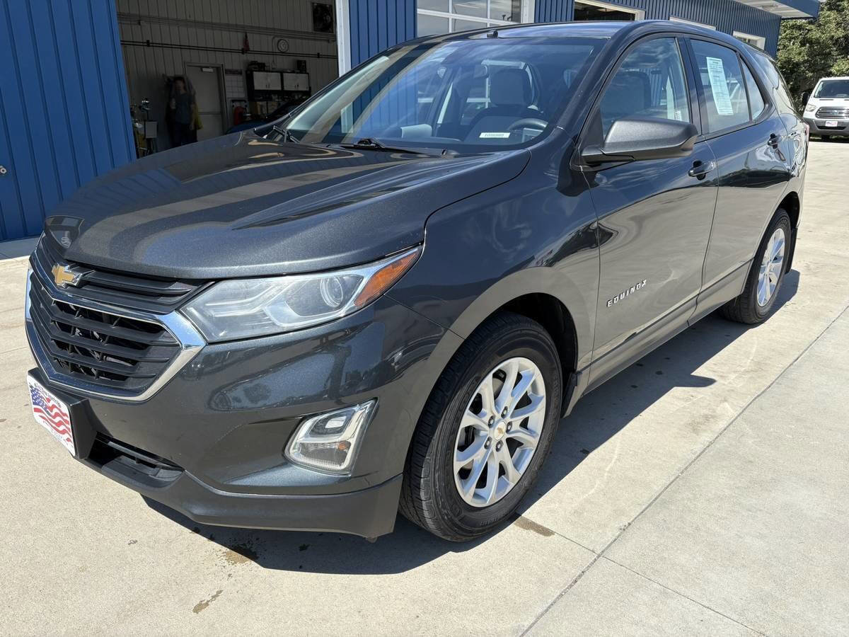 Used 2019 Chevrolet Equinox LS image 2