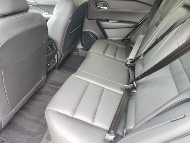 Used 2025 Nissan Rogue SL w/ Tech Package FWD image 32