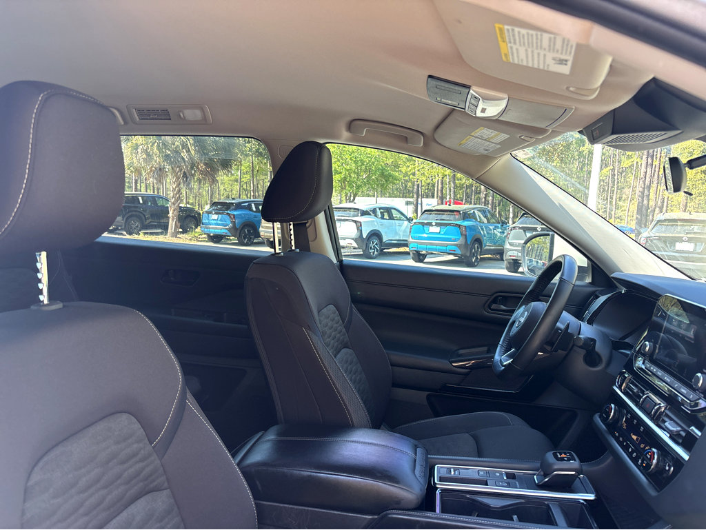 Used 2024 Nissan Pathfinder SV image 11