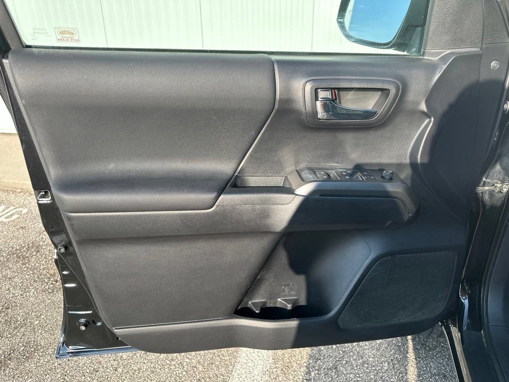 Used 2020 Toyota Tacoma TRD Sport w/ Technology Package AWD/4WD image 13