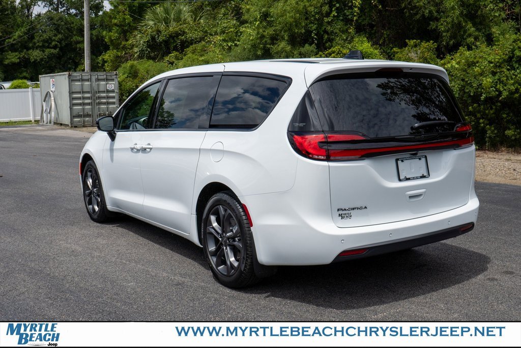 New 2026 Chrysler Pacifica Select image 4