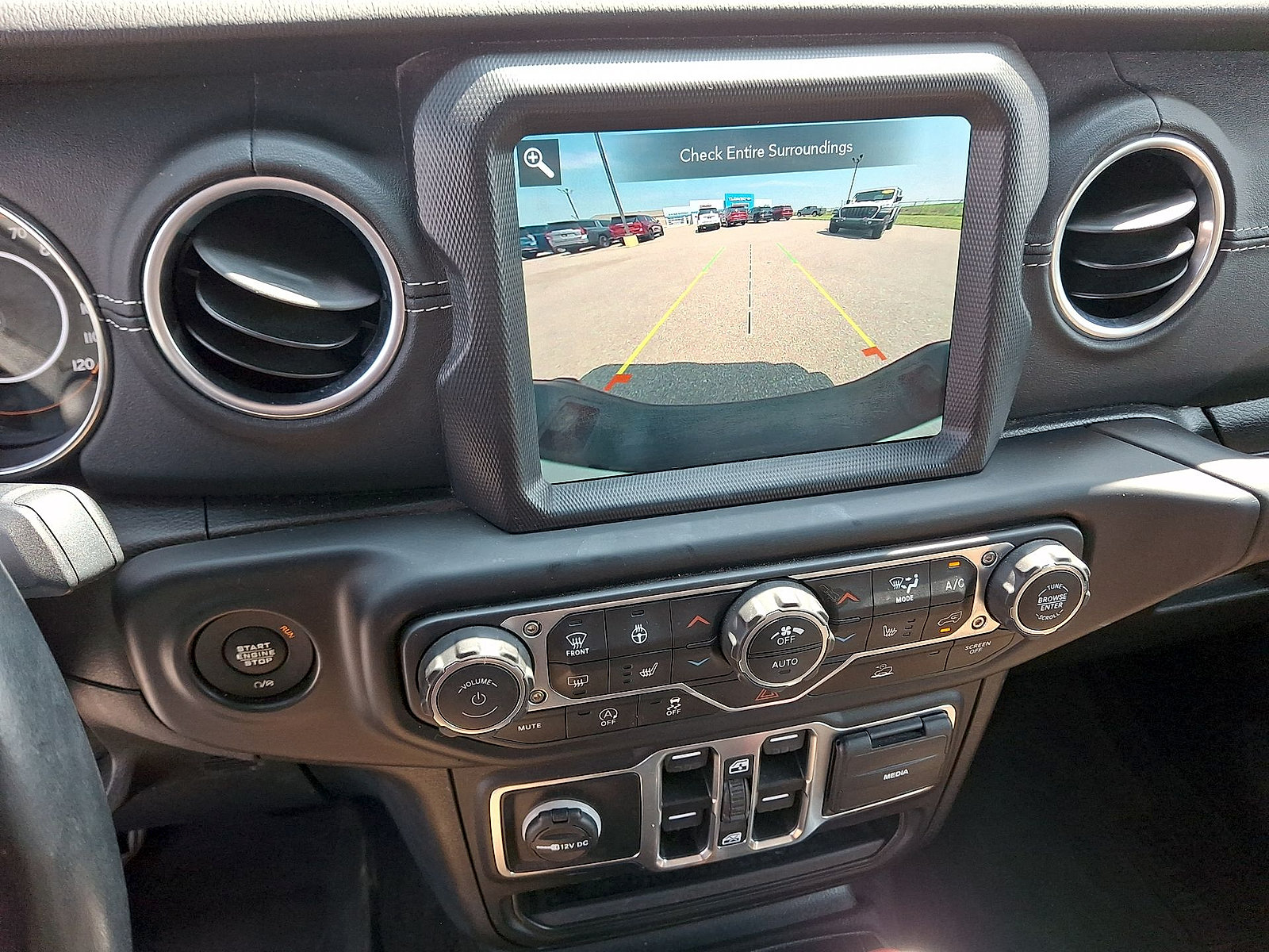 Used 2020 Jeep Gladiator Overland AWD/4WD image 15