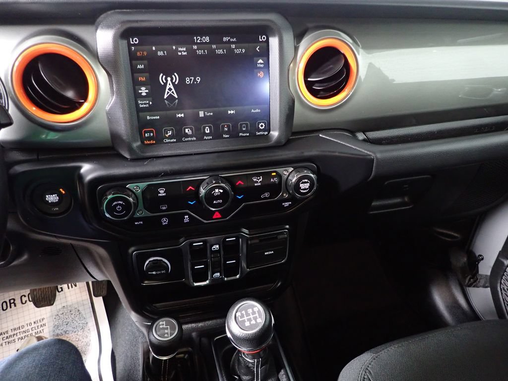 Used 2022 Jeep Wrangler Unlimited Sahara AWD/4WD image 29
