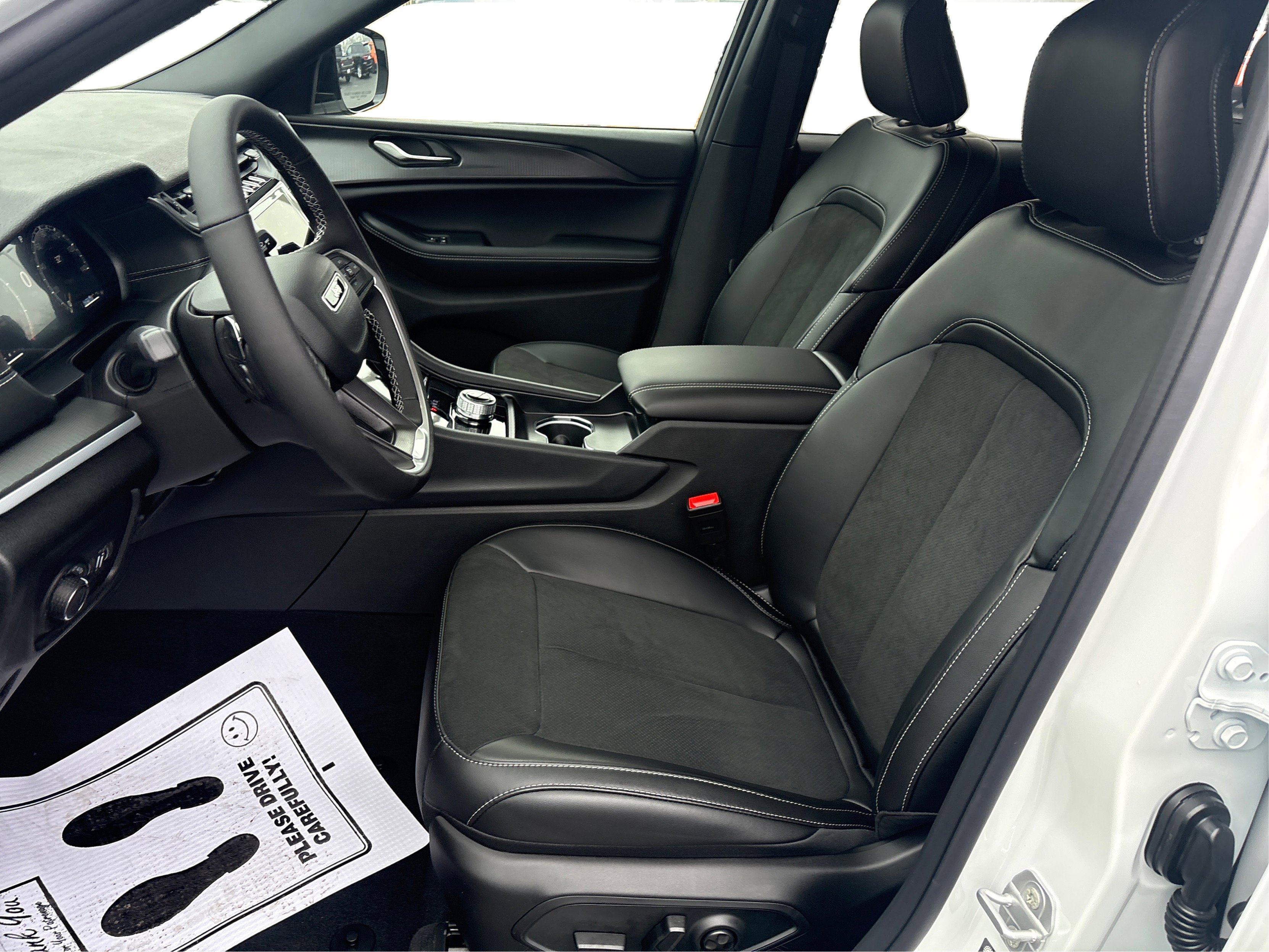 New 2025 Jeep Grand Cherokee 4WD image 9