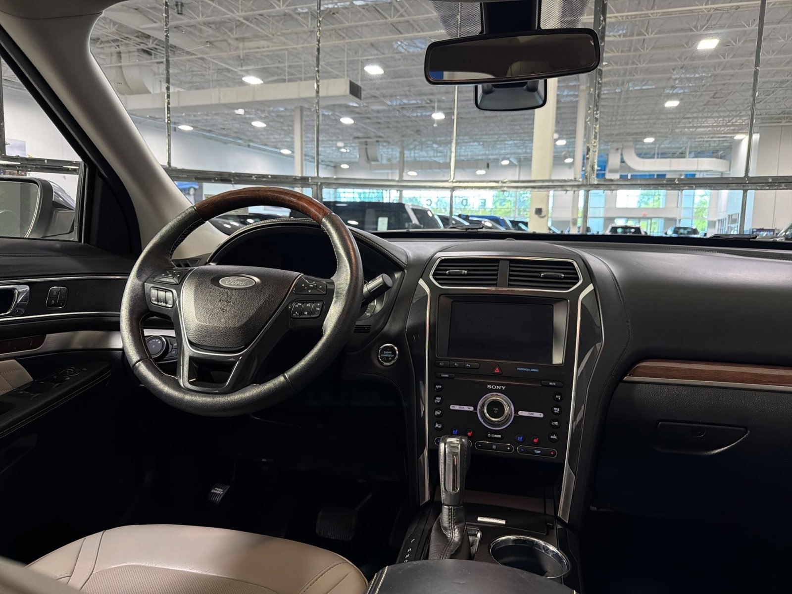 Used 2019 Ford Explorer Platinum AWD/4WD image 31