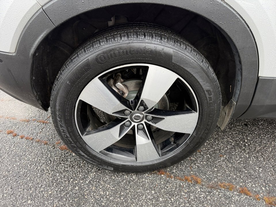 Used 2019 Volvo XC40 T5 Momentum image 23