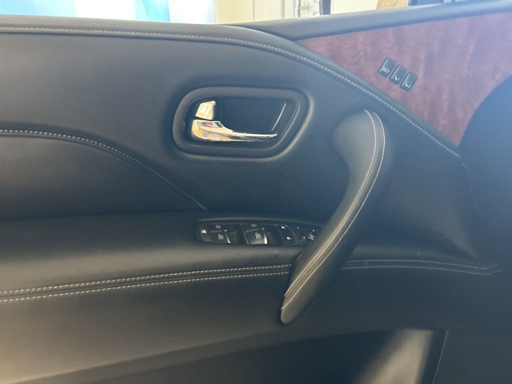 Used 2019 INFINITI QX80 Luxe image 3