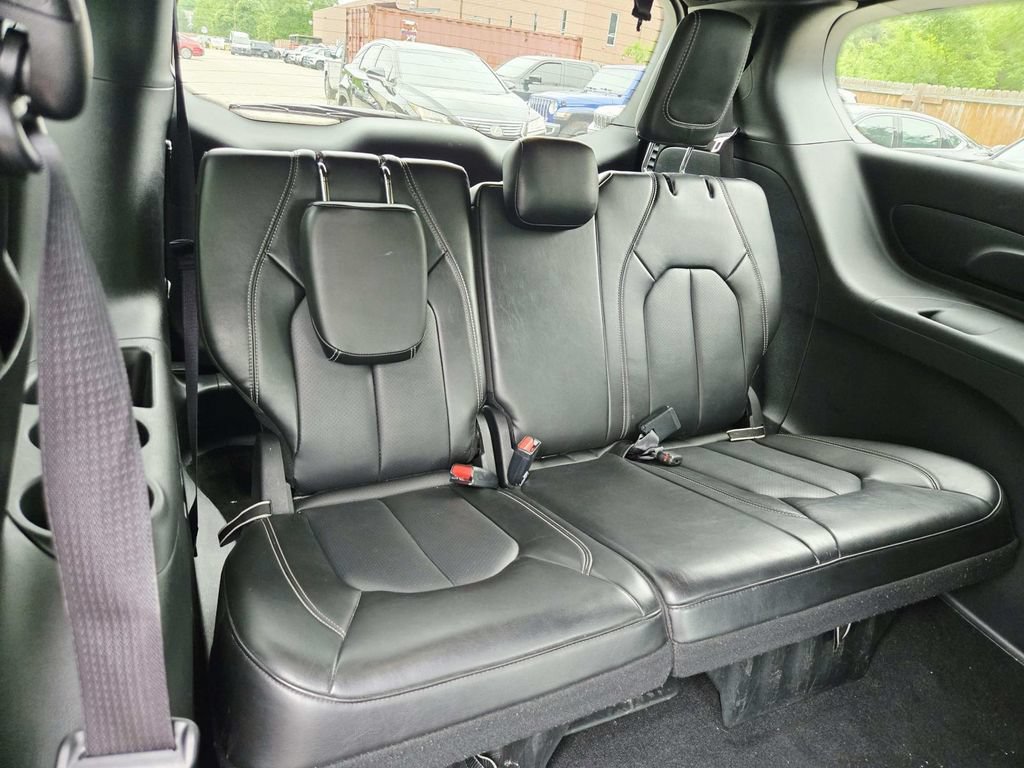 Used 2025 Chrysler Pacifica Select FWD image 15