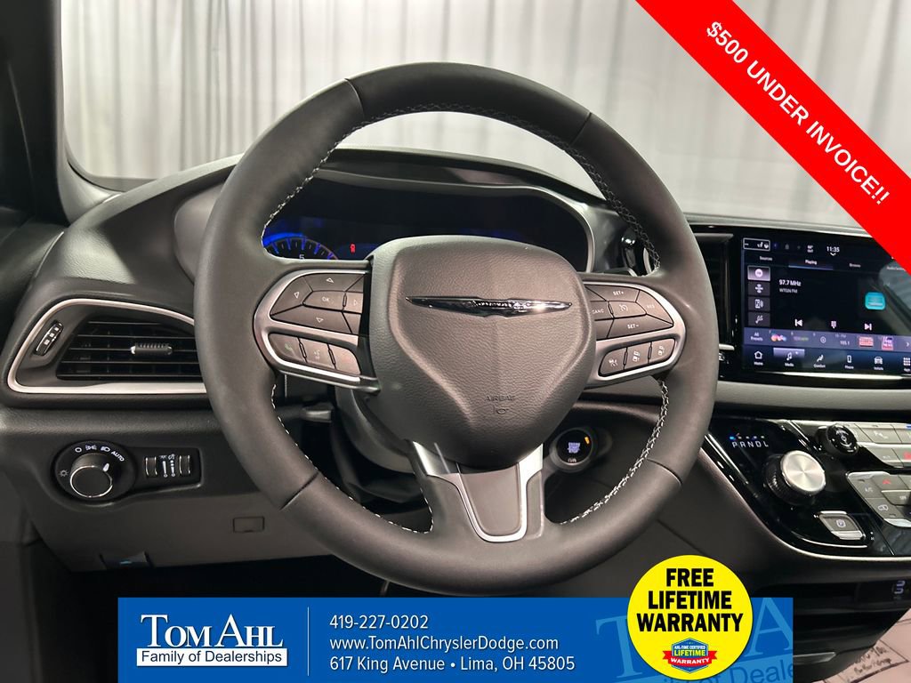 New 2026 Chrysler Voyager LX image 13