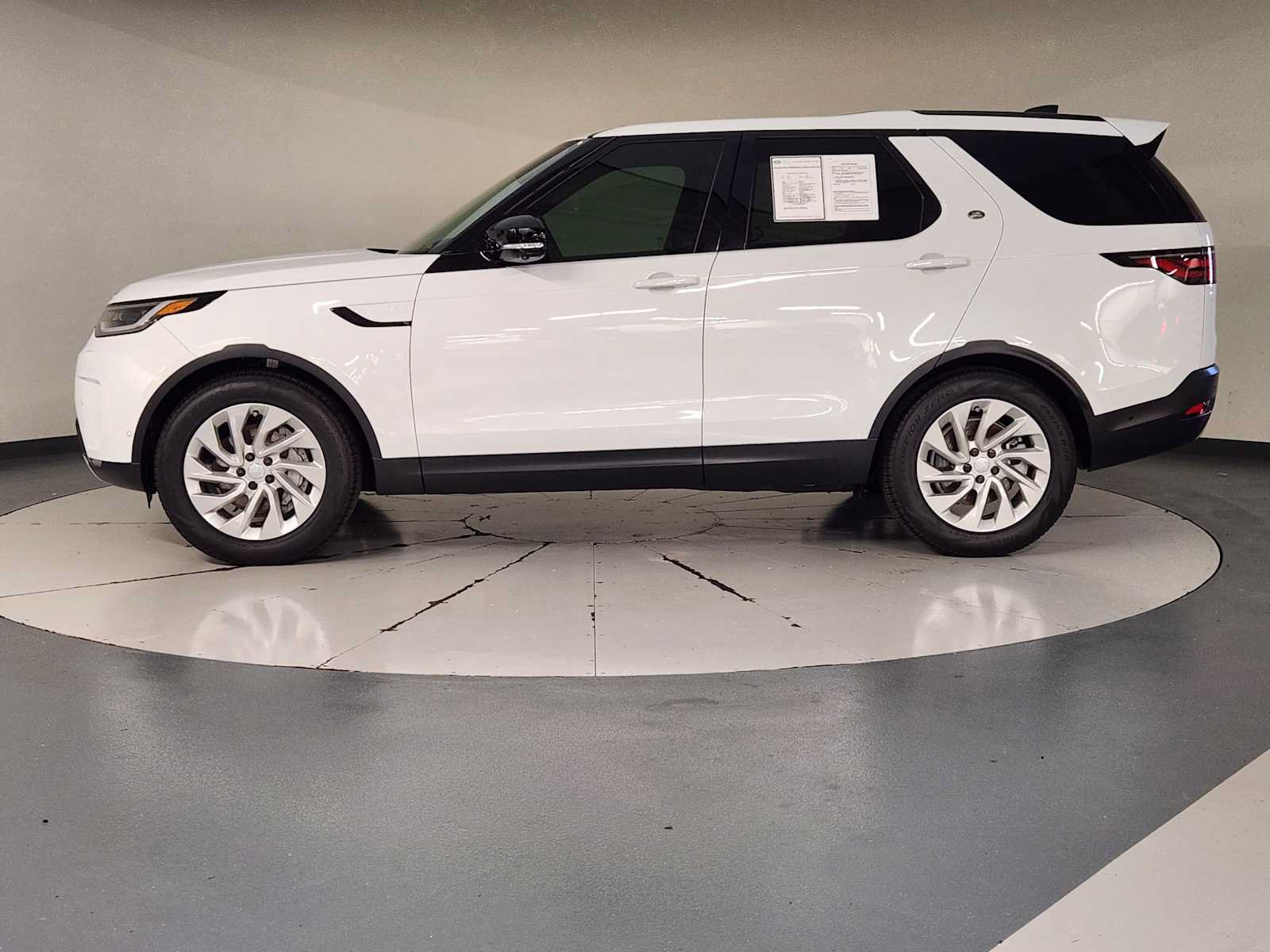Used 2026 Land Rover Discovery S AWD/4WD image 5