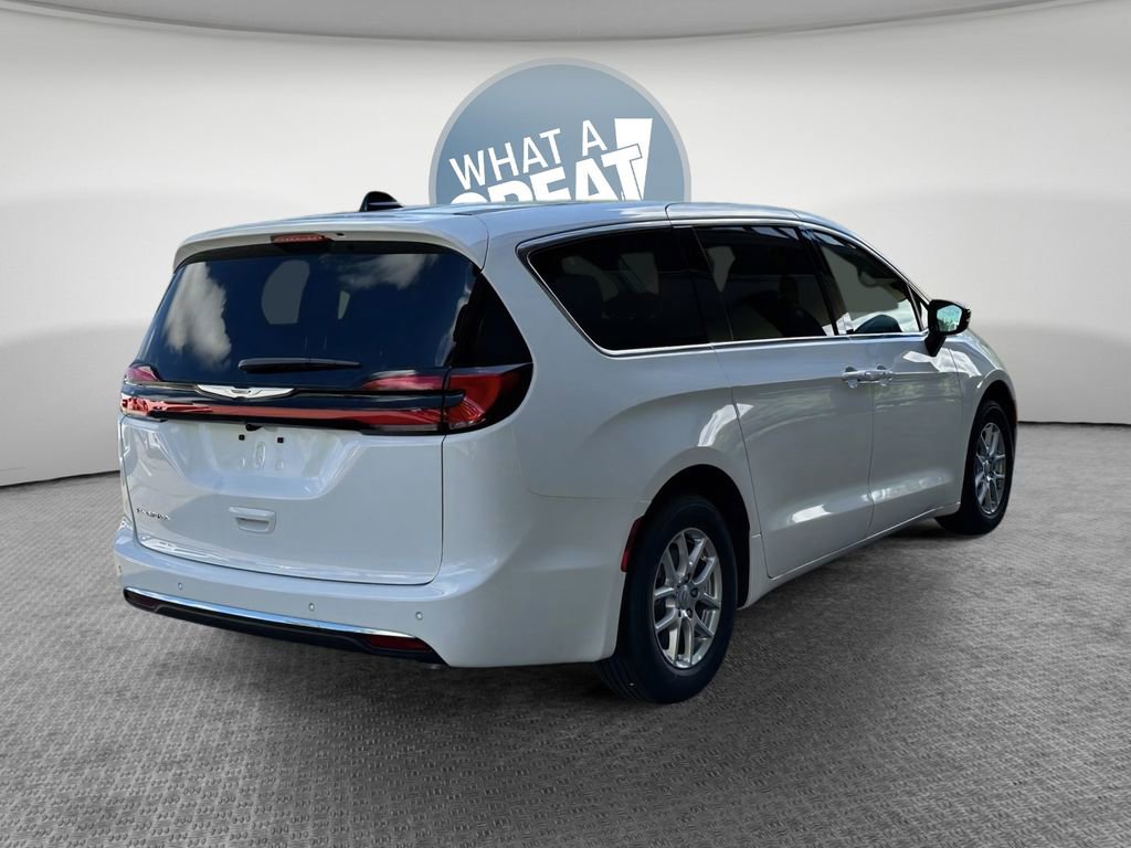New 2026 Chrysler Pacifica Select FWD image 36