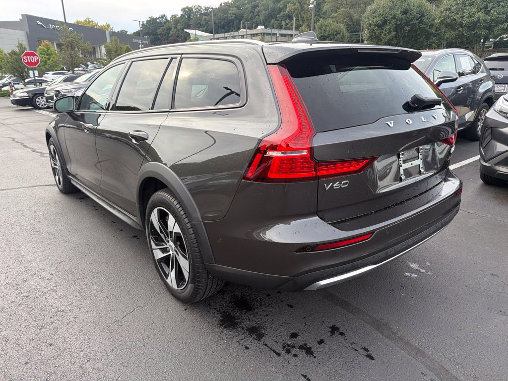Certified 2025 Volvo V60 B5 Cross Country Plus AWD/4WD image 2