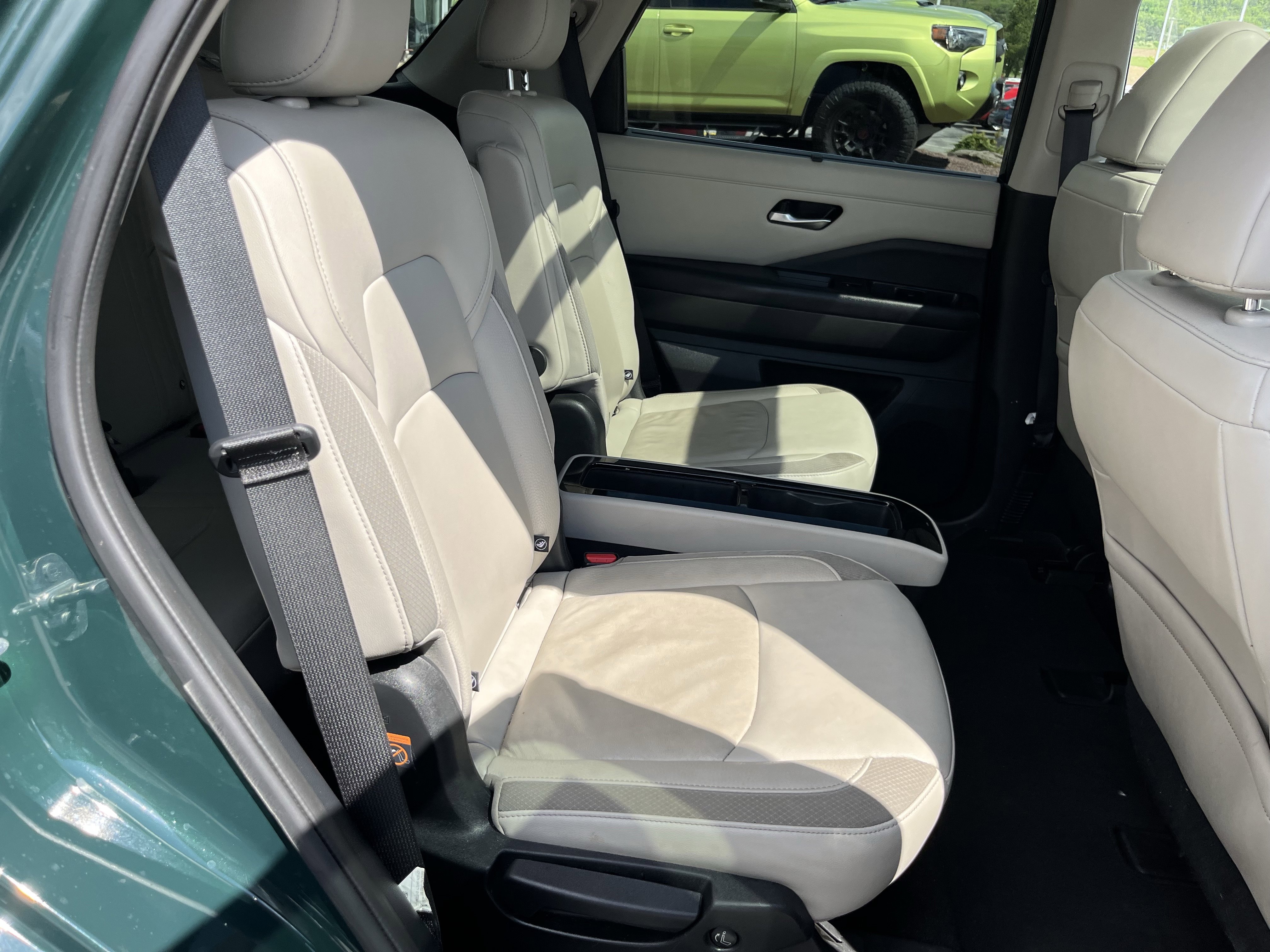 Used 2023 Nissan Pathfinder SL w/ SL Premium Package AWD/4WD image 4