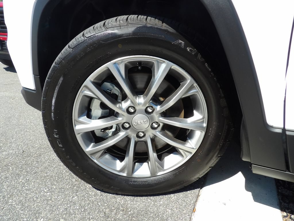 Used 2021 Jeep Cherokee Latitude Lux w/ Comfort/Convenience Group FWD image 28