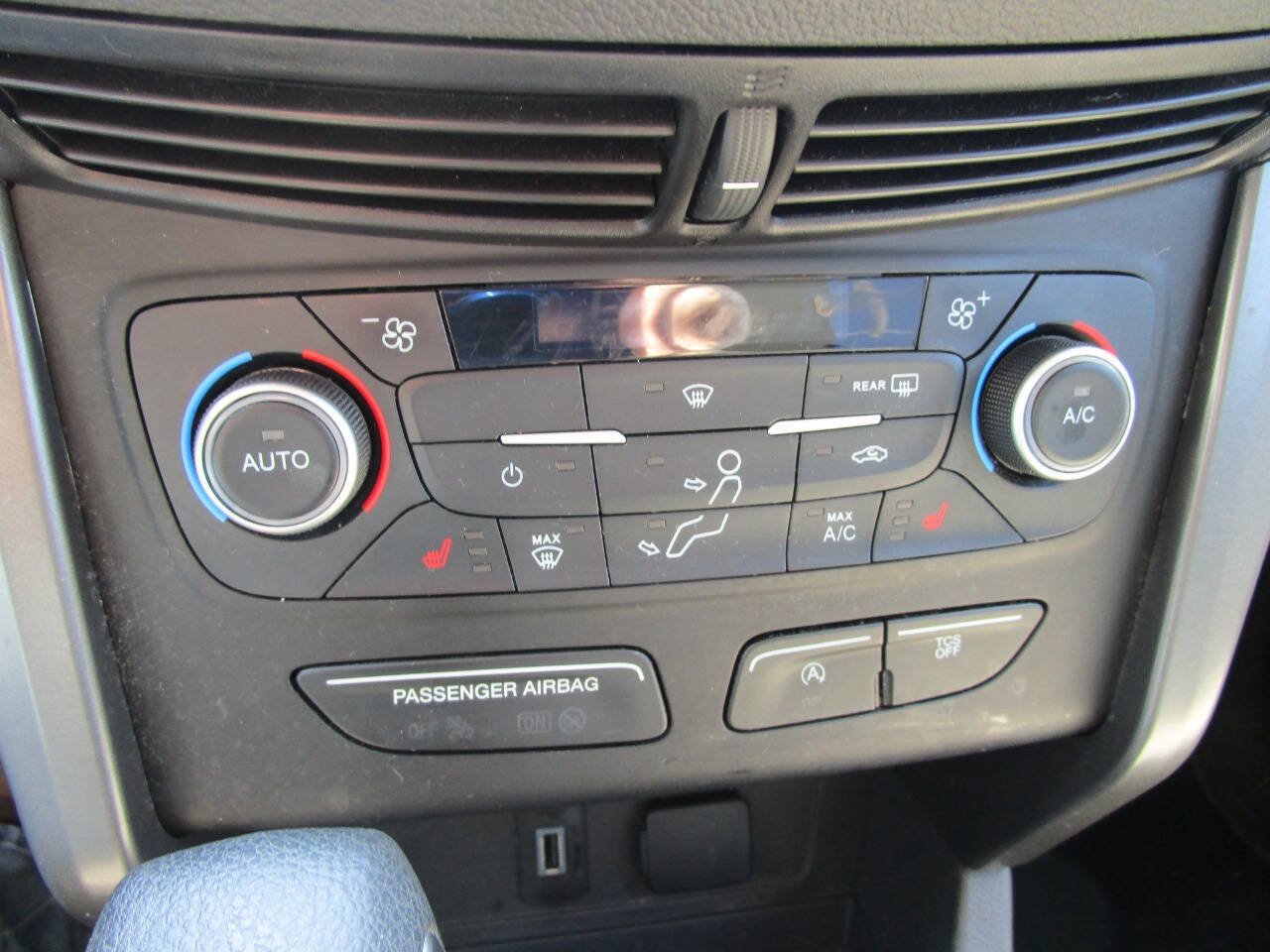 Used 2019 Ford Escape SE FWD image 12
