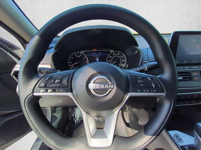 Used 2025 Nissan Altima 2.5 SV FWD image 27