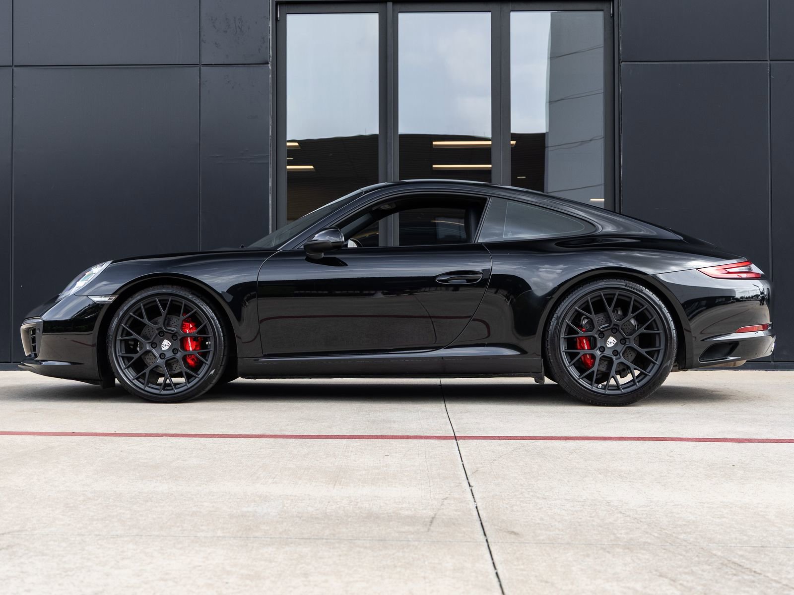Used 2019 Porsche 911 Carrera image 2