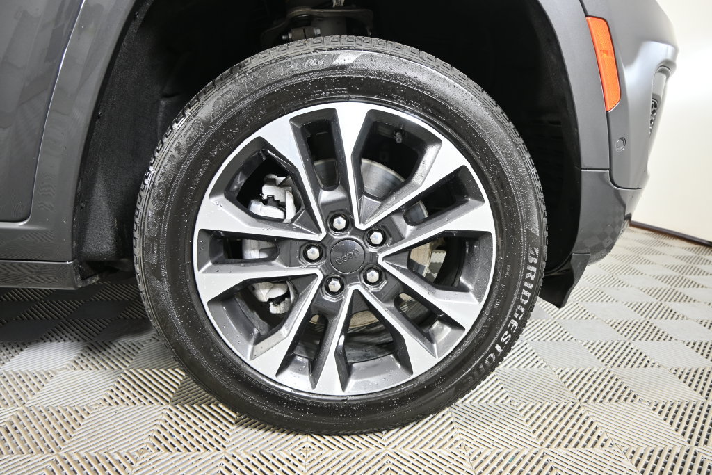 Used 2023 Jeep Grand Cherokee L Overland AWD/4WD image 11