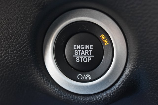 Used 2025 Chrysler Pacifica Select image 29