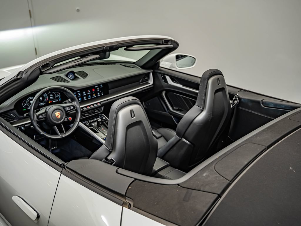 Certified 2025 Porsche 911 Carrera RWD image 29