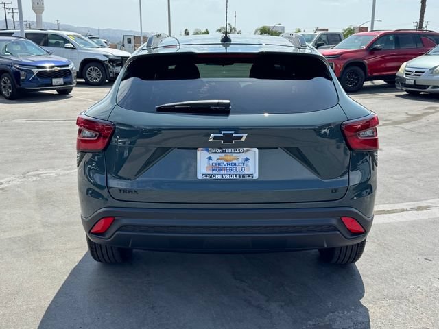 New 2026 Chevrolet Trax LT w/ Midnight Edition FWD image 4