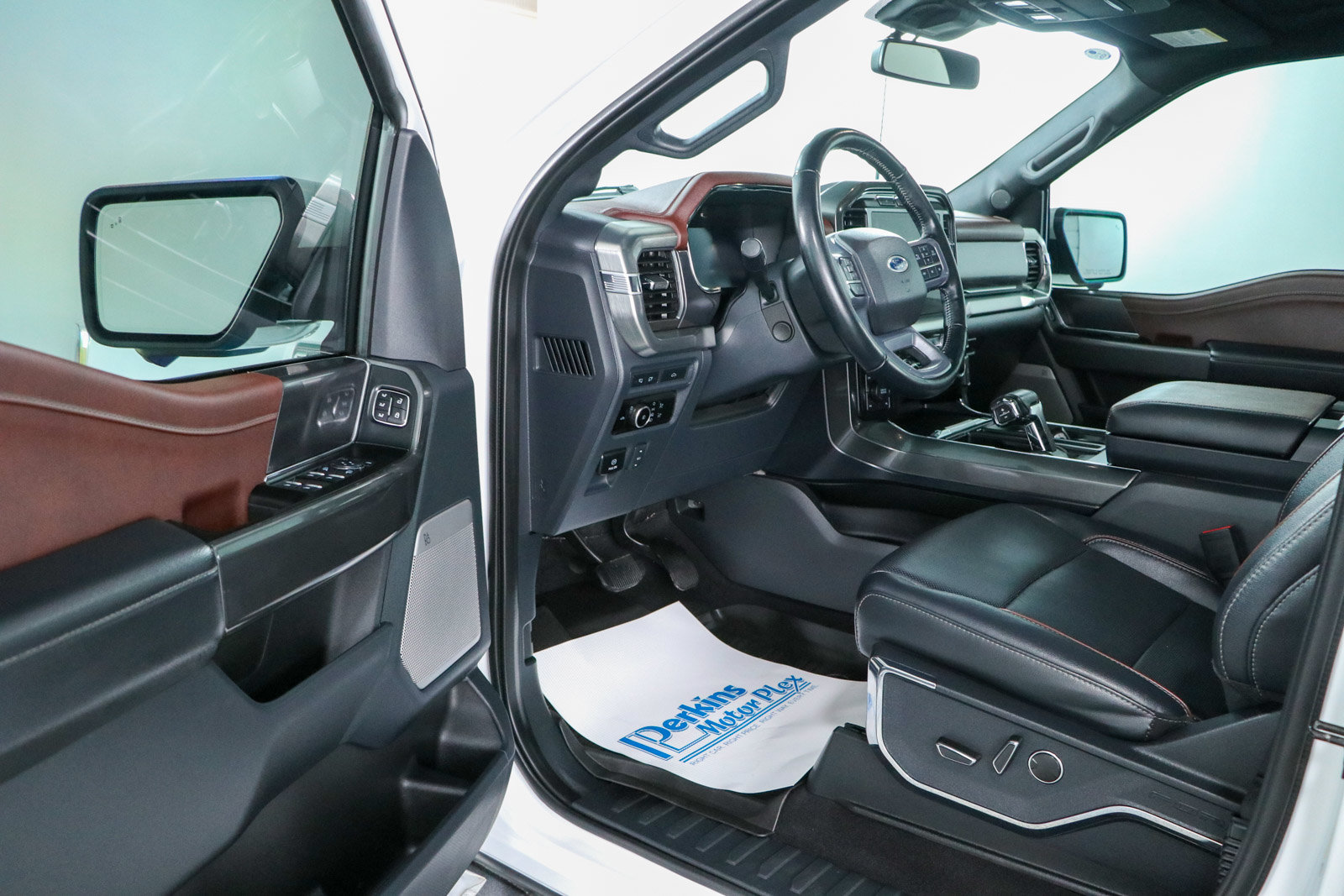Used 2023 Ford F150 Lariat w/ Equipment Group 502A High AWD/4WD image 4