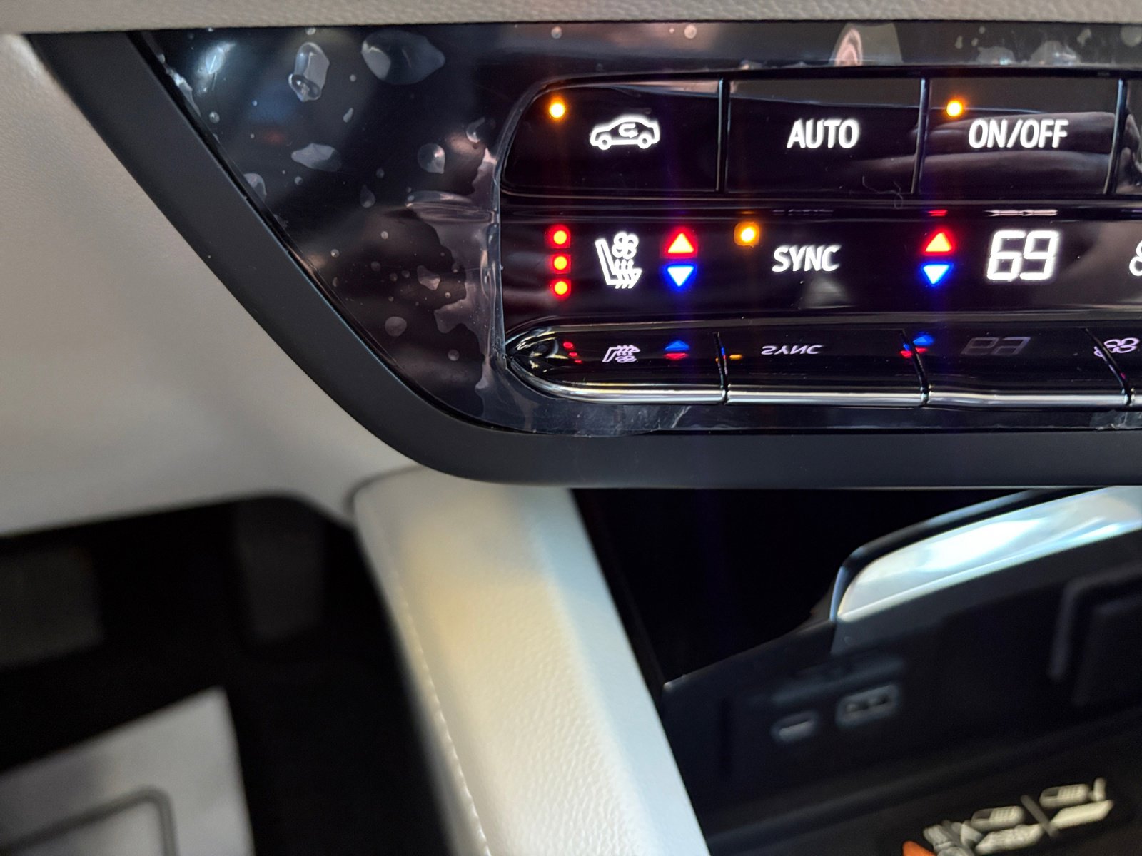 Used 2023 Buick Envision Avenir image 24