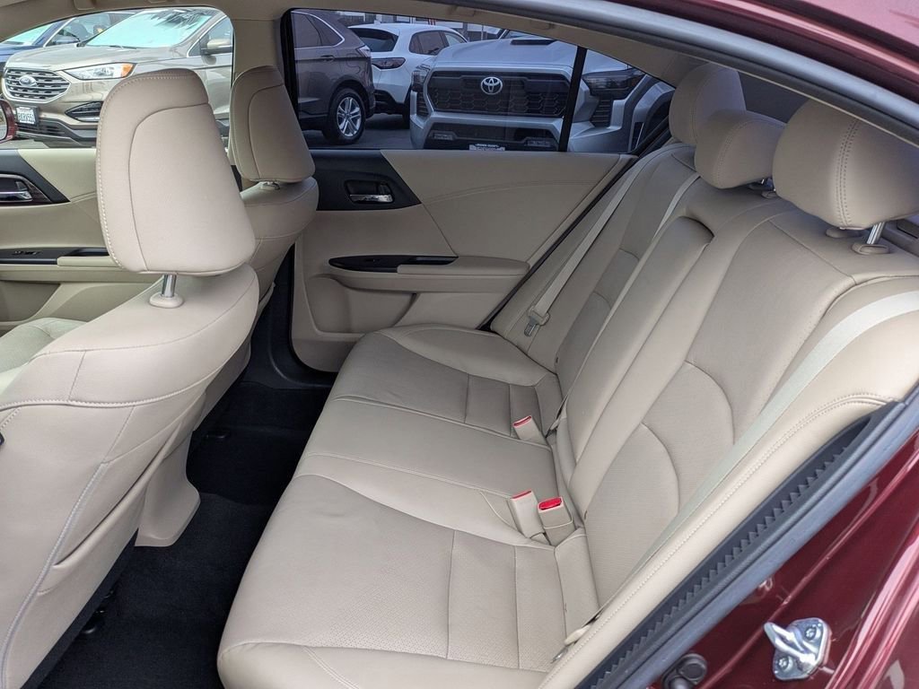 Certified 2017 Honda Accord EX-L image 17