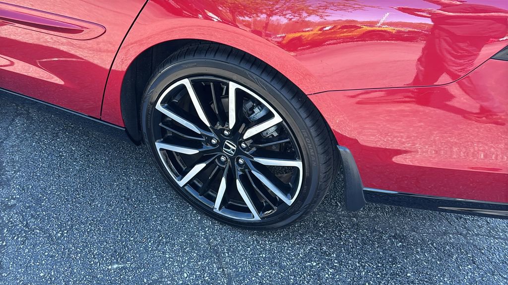 Used 2023 Honda Accord Touring image 9