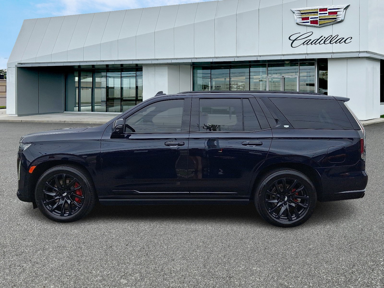 Certified 2022 Cadillac Escalade Sport Platinum w/ LPO, ONYX Package image 2