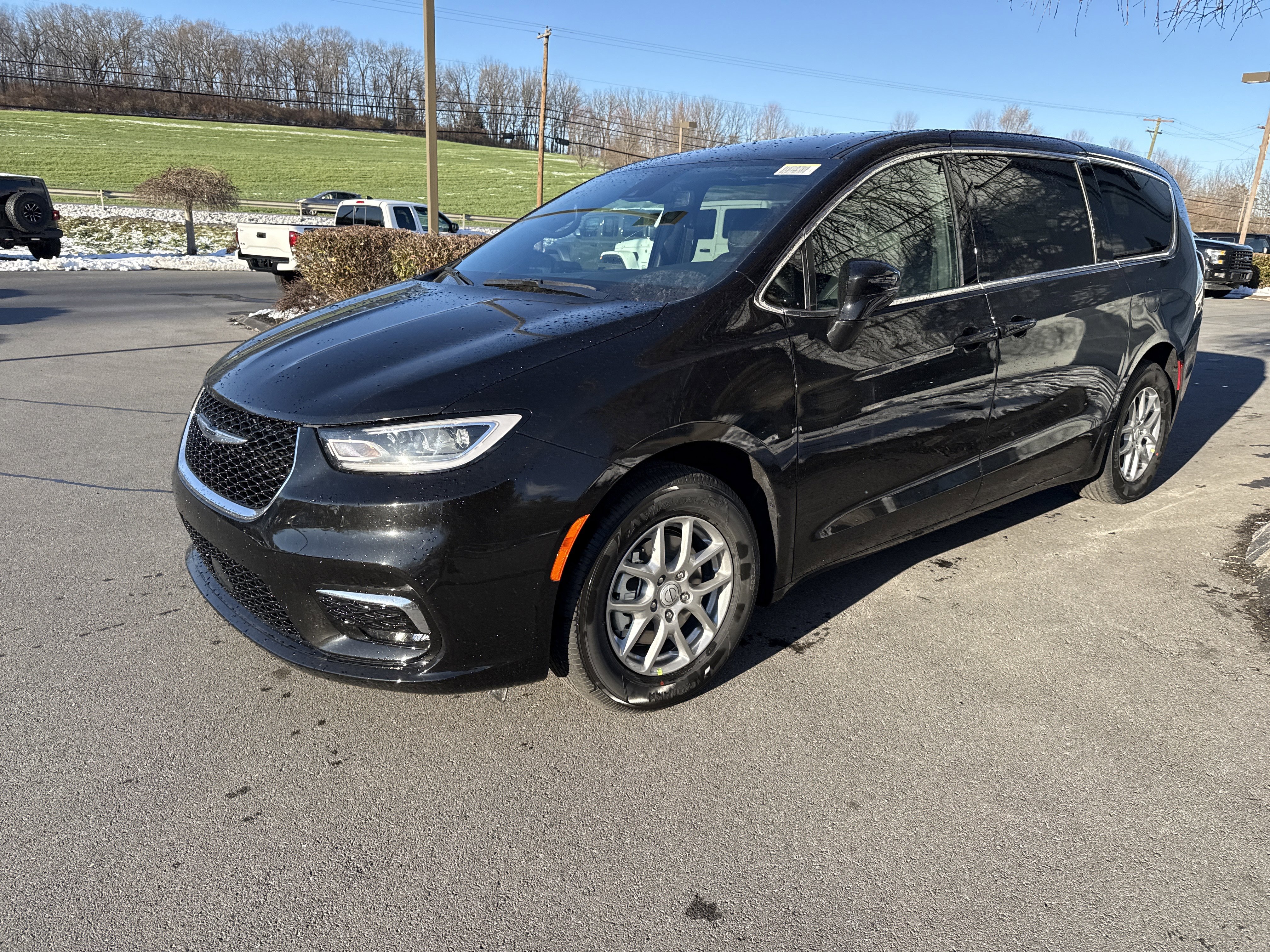 New 2026 Chrysler Pacifica Select image 8