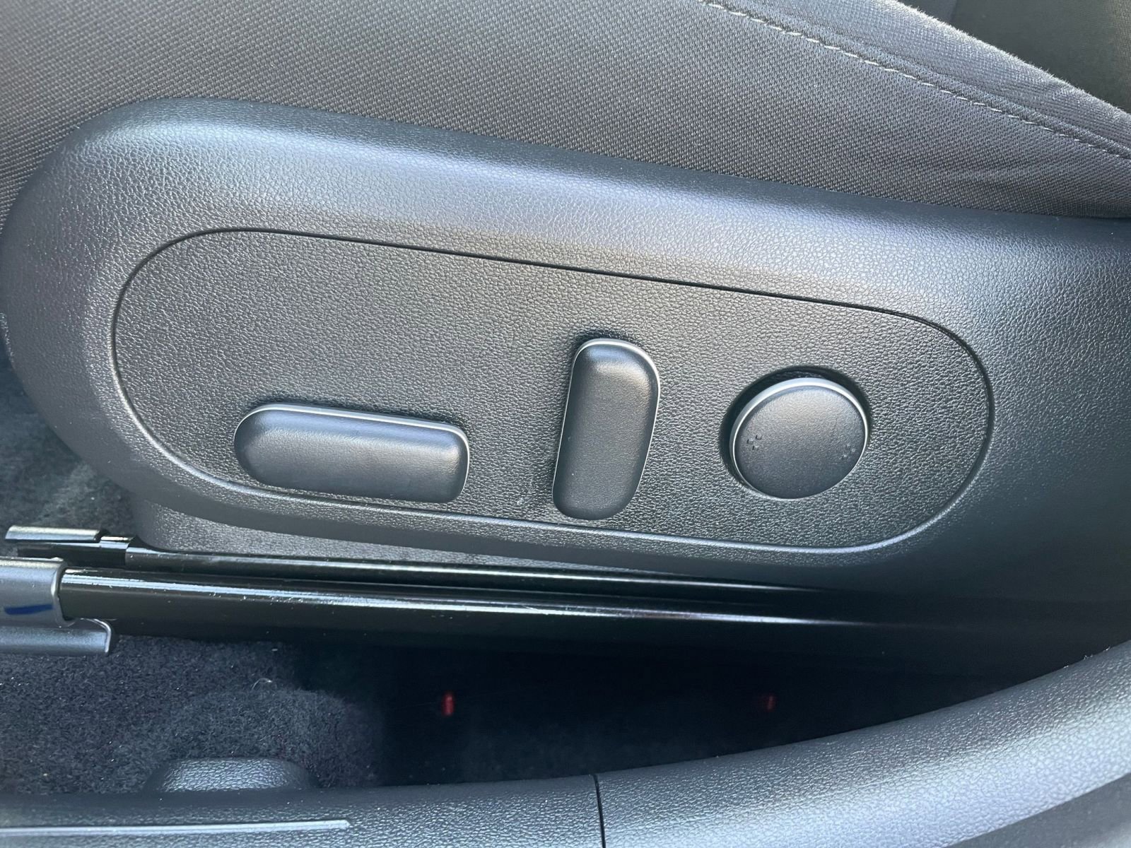 Used 2025 Hyundai Kona SEL FWD image 22