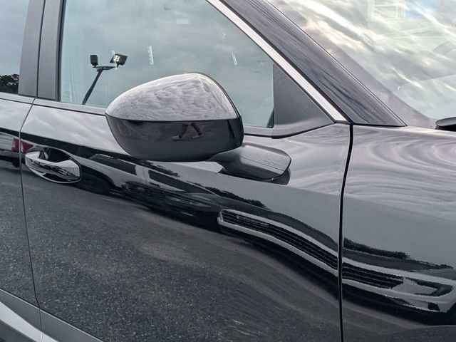 Used 2025 Nissan Kicks SV FWD image 11