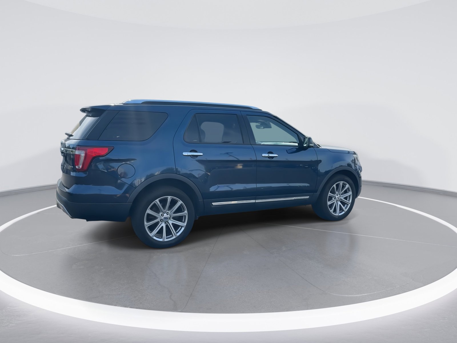 Used 2017 Ford Explorer Limited w/ Equipment Group 301A image 9