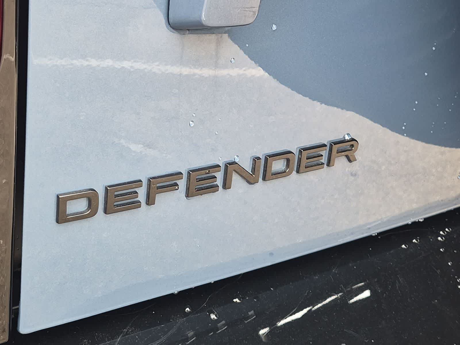 Used 2025 Land Rover Defender 110 X-Dynamic SE AWD/4WD image 12