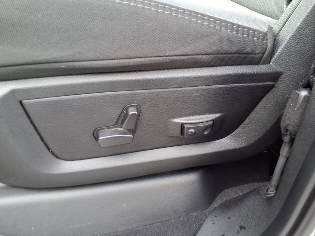 Used 2024 RAM 2500 Big Horn w/ Bed Utility Group image 24