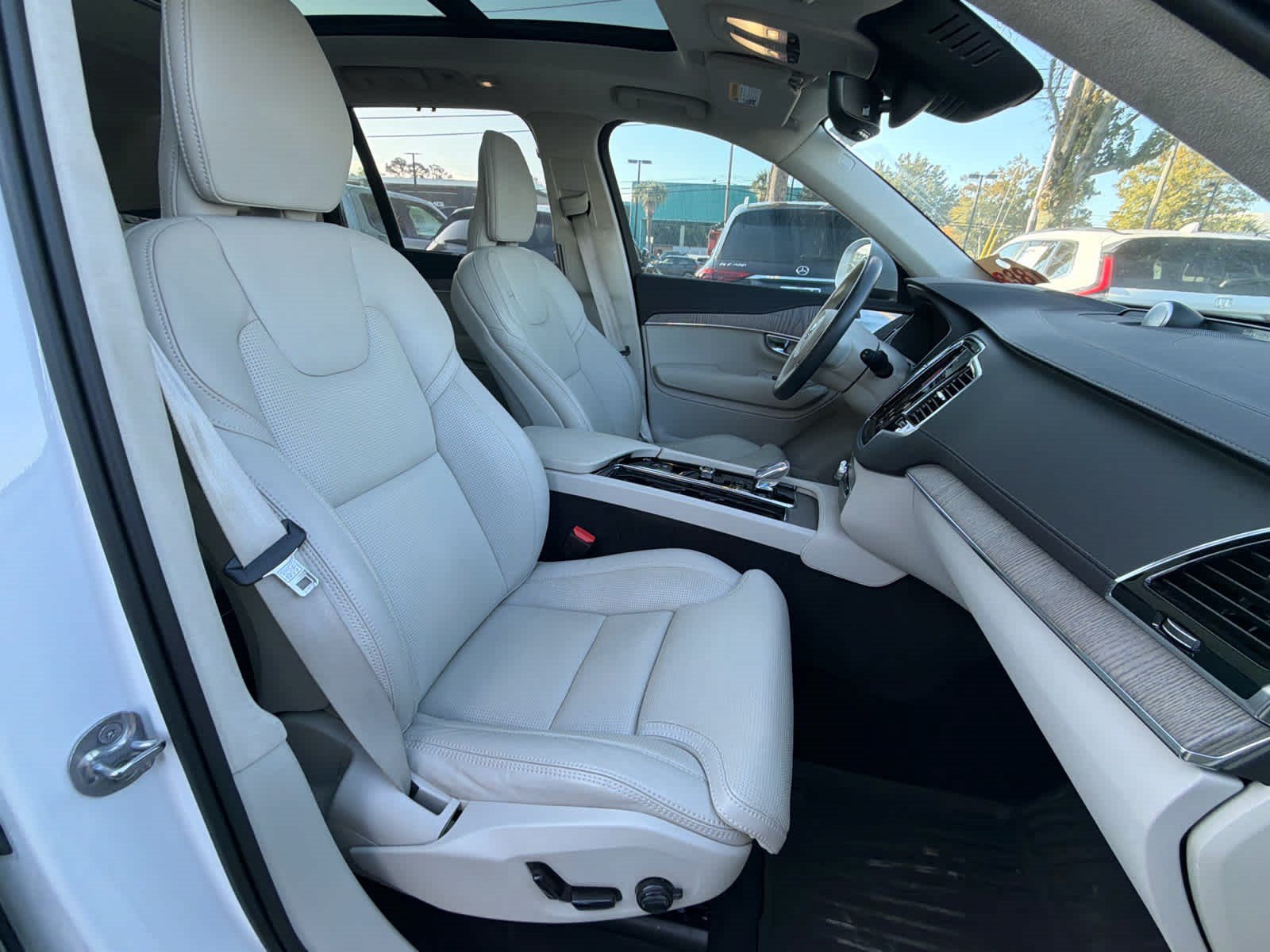 Used 2024 Volvo XC90 B6 Ultimate w/ Lounge Package AWD/4WD image 19