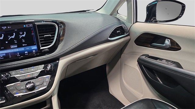 Used 2024 Chrysler Pacifica Limited image 22