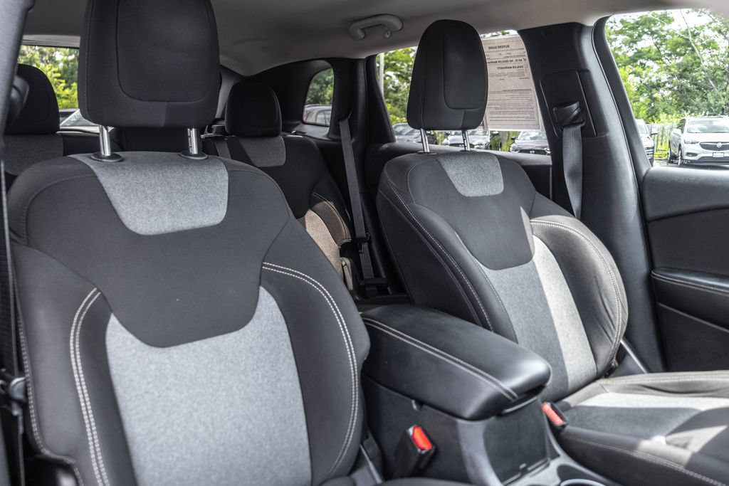 Used 2014 Jeep Cherokee Latitude FWD image 33