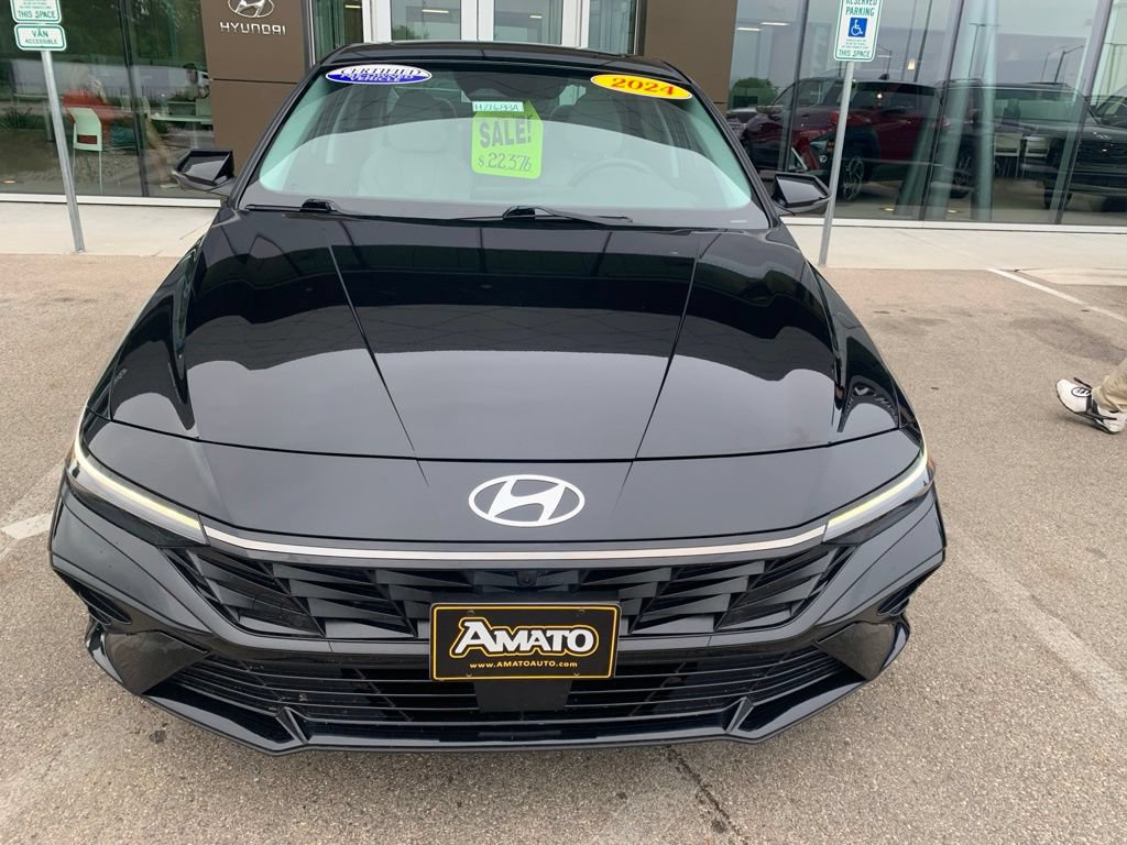 Certified 2024 Hyundai Elantra Limited FWD image 8