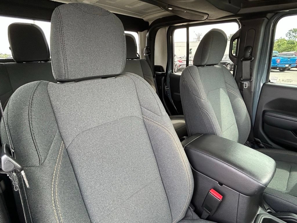 Used 2024 Jeep Gladiator Sport AWD/4WD image 41
