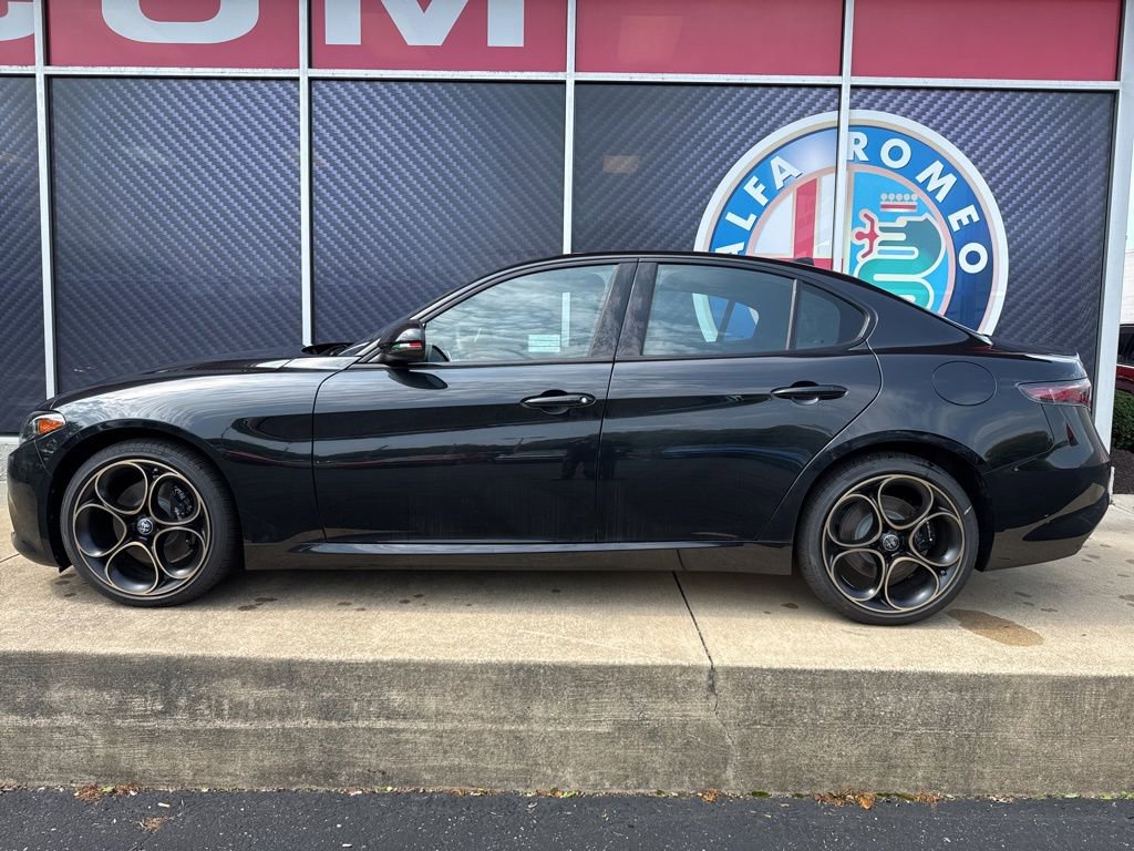 New 2025 Alfa Romeo Giulia AWD w/ Driving Assist Package image 9