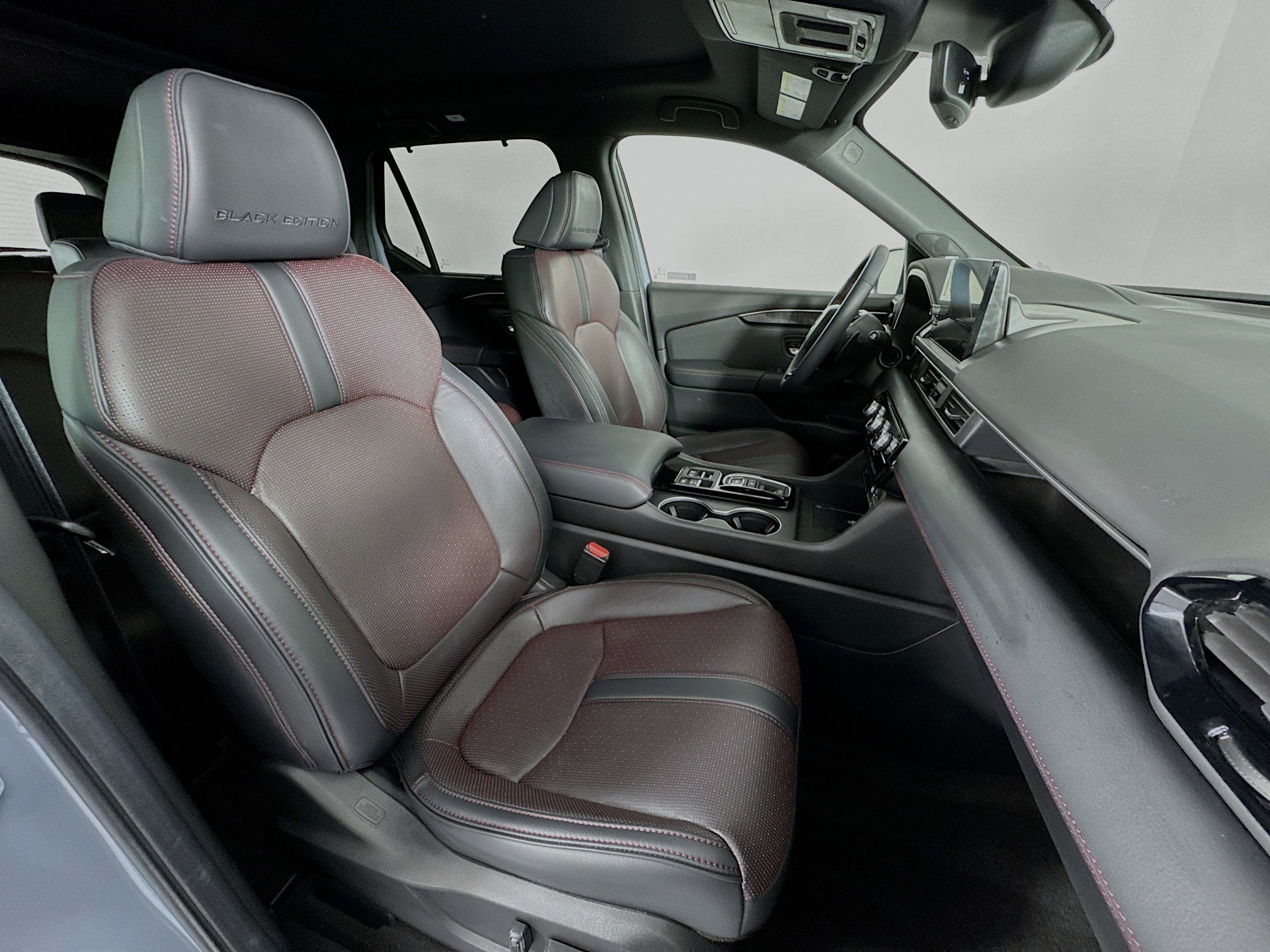 Certified 2025 Honda Pilot Black Edition image 31