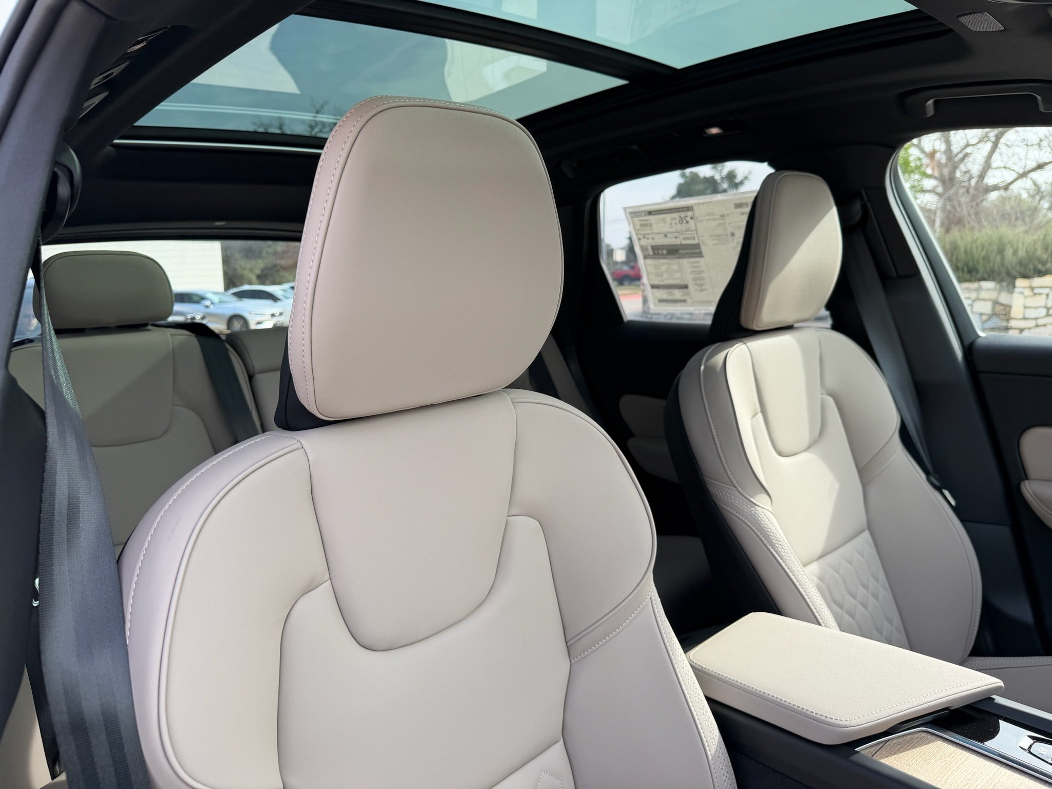 New 2026 Volvo XC60 B5 Plus w/ Protection Package Premier AWD/4WD image 9