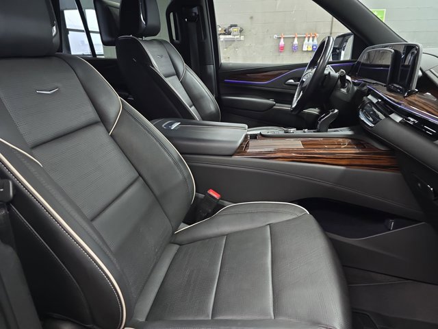 Used 2023 Cadillac Escalade Premium Luxury w/ Performance Package image 10
