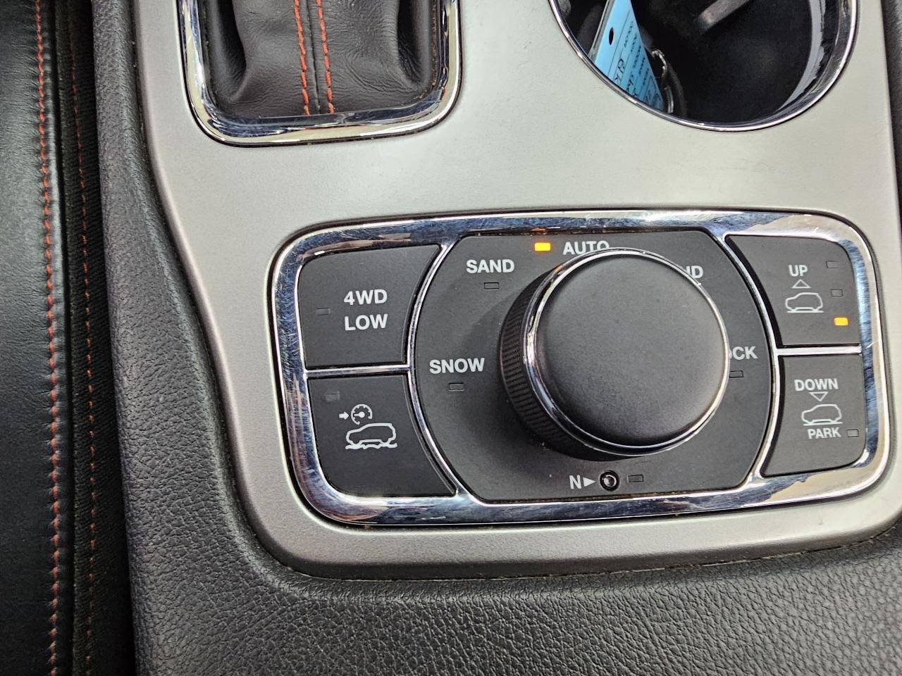 Used 2017 Jeep Grand Cherokee Trailhawk AWD/4WD image 34